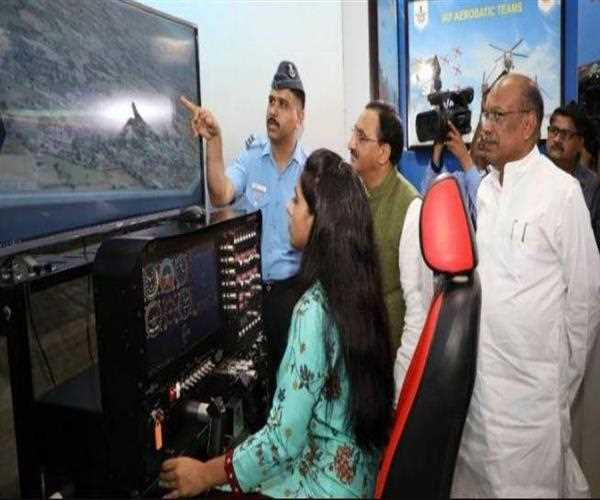 Who inaugurated the Indian Airforce Facilitation-cum-Publicity Pavilion in New Delhi?