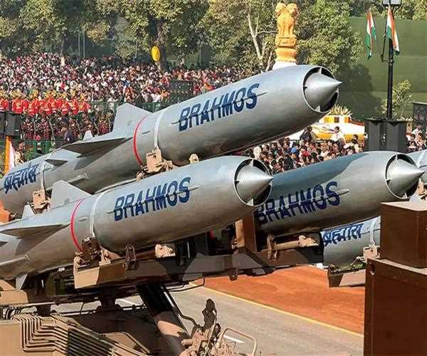 Which country has awarded a USD 375 million contract to India for the BrahMos missile?