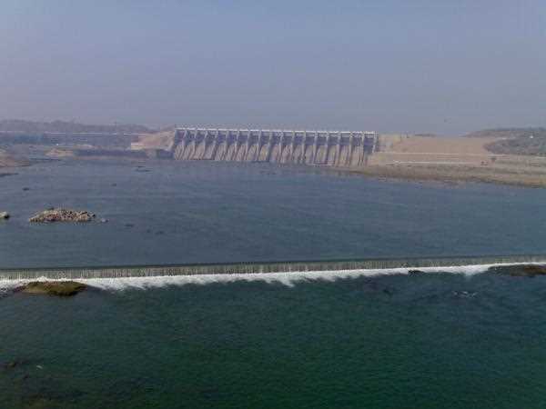 The Bansagar dam is built on which river in Madhya Pradesh?
