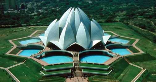 Who constructs and Design the Lotus Temple?