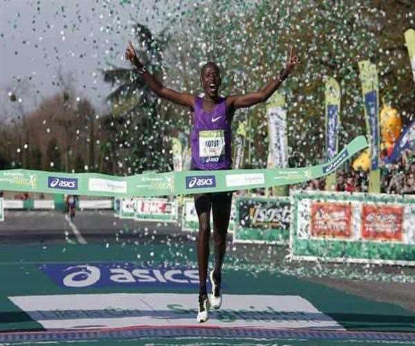 Who has won the 2016 Paris marathon in the men’s category? 