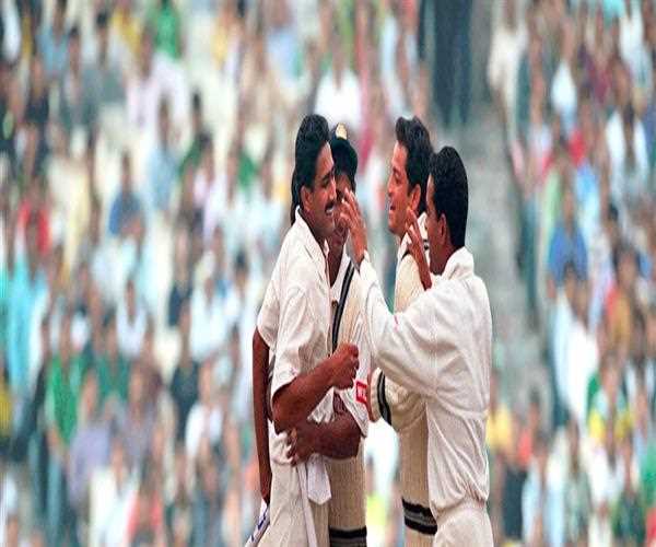  Who is the second bowler to take the whole 10 wickets in an innings ?