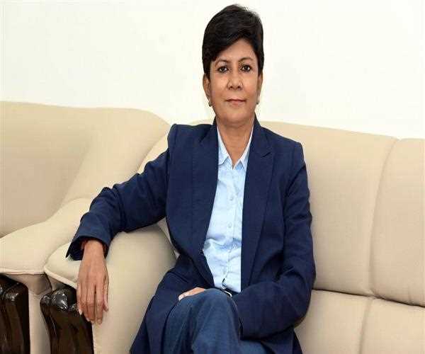 Who is the first woman functional director on the board of Indian Oil Corporation (IOC)?