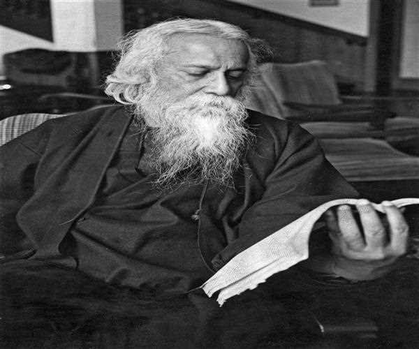Guru Ravindra Nath Tagore was conferred with Nobel Prize for which of his works?