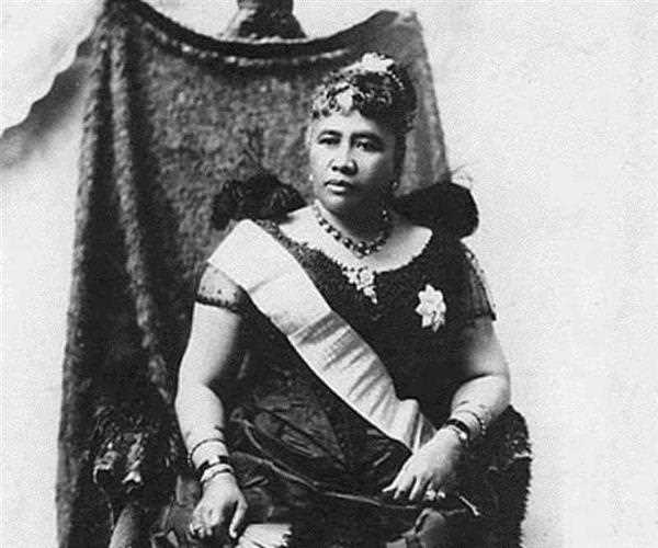 What led to the overthrow of Queen Liliuokalani?