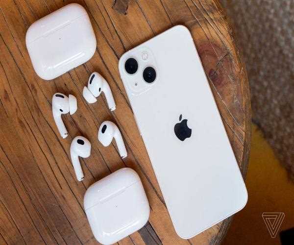 Do the AirPods support wireless charging? 