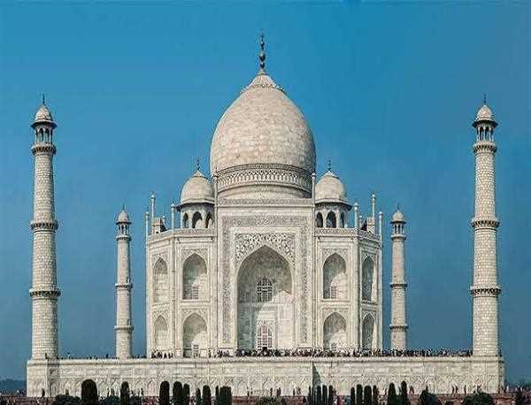 What are some of the most famous historical sites in India