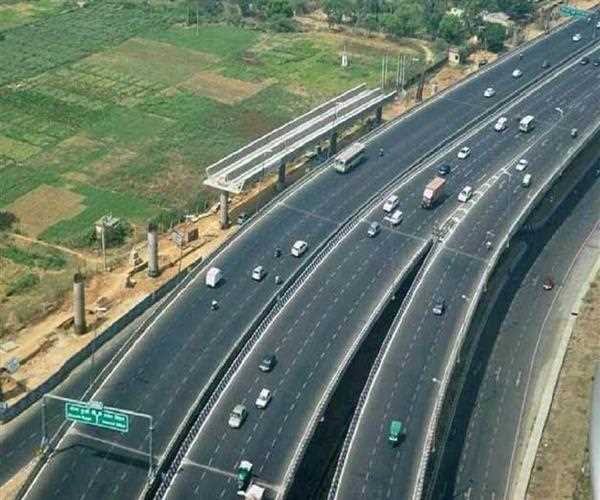 What is the target for National Highways construction in 2022-23 at a record speed of 50km per day?