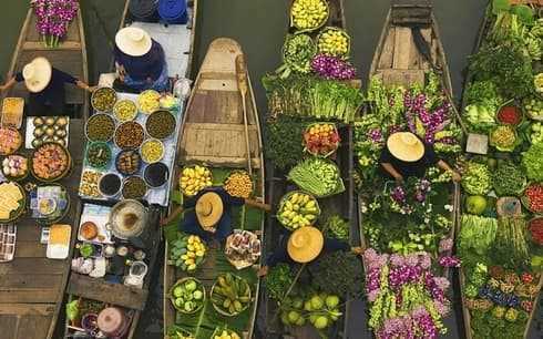 Which Indian metropolitan city has become the first one to get a floating market? 