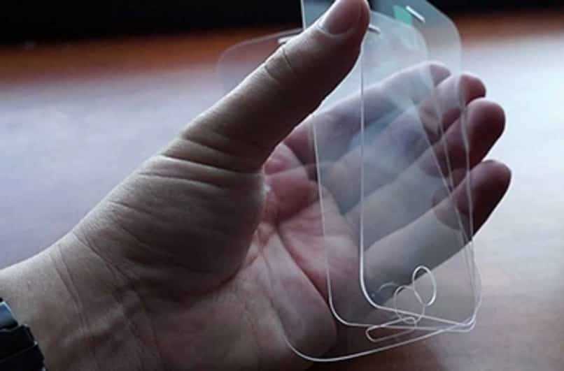 Does Gorilla glass requires screen guard?