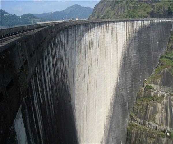 Idukki Dam in Kerala is built across which river ?