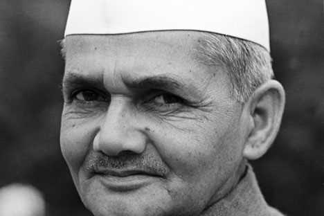 Which Indian Prime Minister was the first to be awarded the Bharat Ratna posthumously?