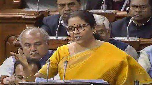 Who was the first woman present Union Budget in Lok Sabha?