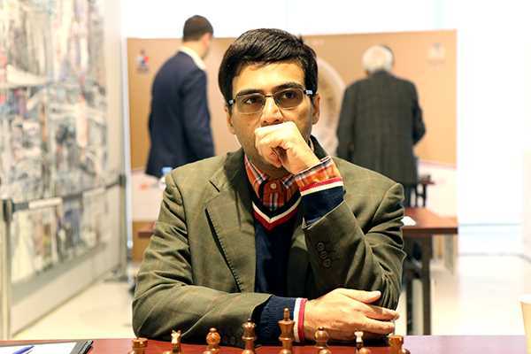 Which Indian chess master has clinched the 2018 Tal Memorial Rapid Chess tournament in Moscow?