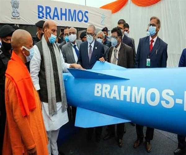 In which city of Uttar Pradesh foundation was laid recently to manufacture BrahMos cruise missile?