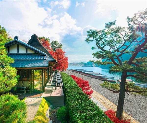 Which are the best luxury hotels in Japan?