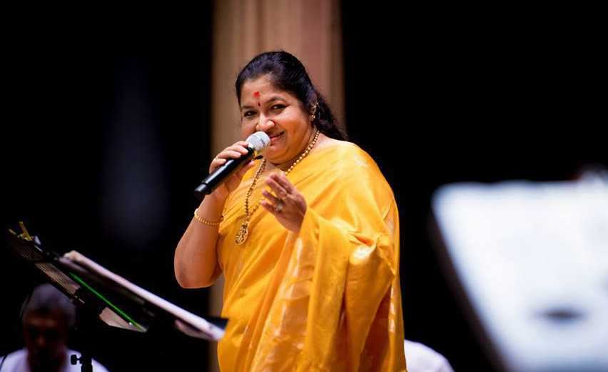 Name the veteran playback singer who has been awarded the Harivarasanam Award 2017 by the Kerala Government? 