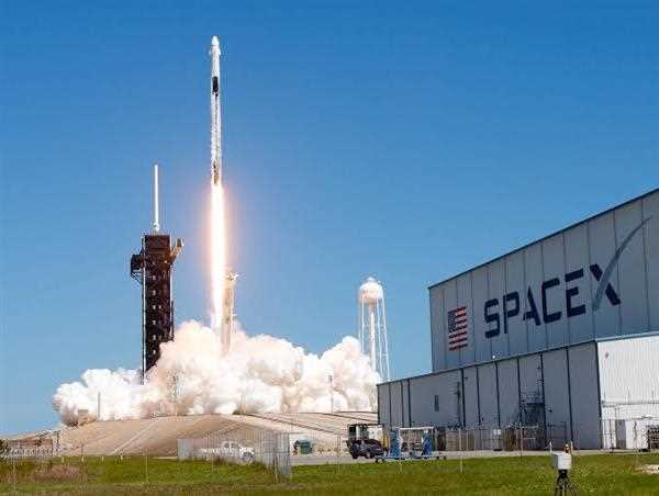 How are companies like SpaceX and Blue Origin contributing to the ...