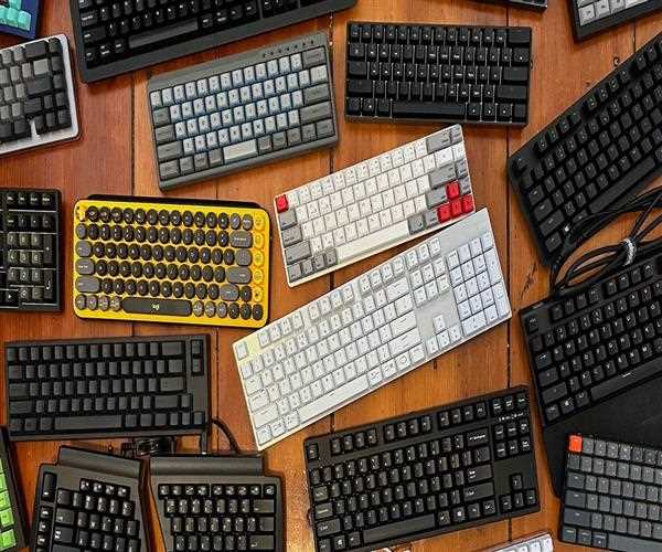 How many types of keys are there in a QWERTY keyboard?
