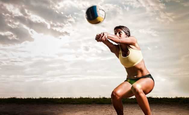 What is the proper form of forearm bump in volleyball?