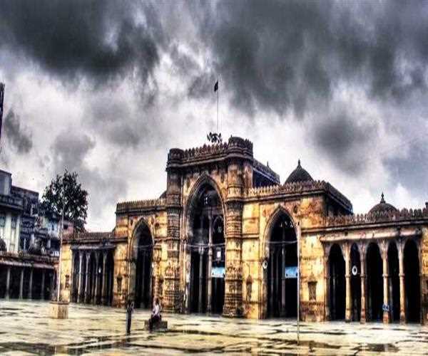 Which city in Gujarat has been formally accorded the status of India