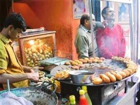 What are famous foods and places in Allahabad?