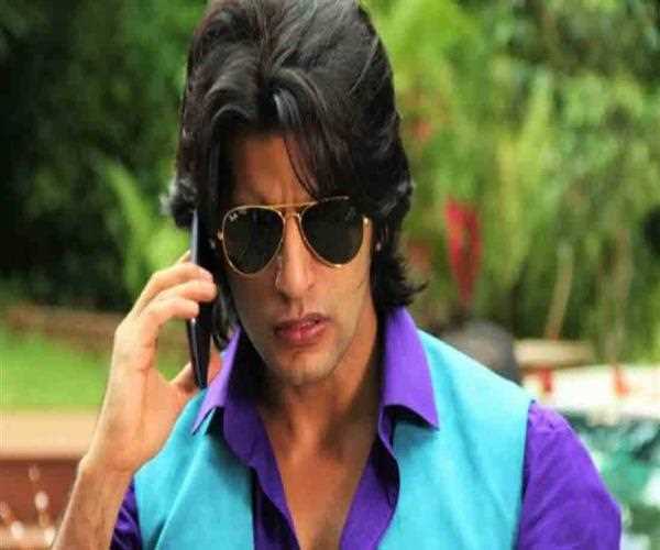 What is the actual height of Karanvir Bohra?